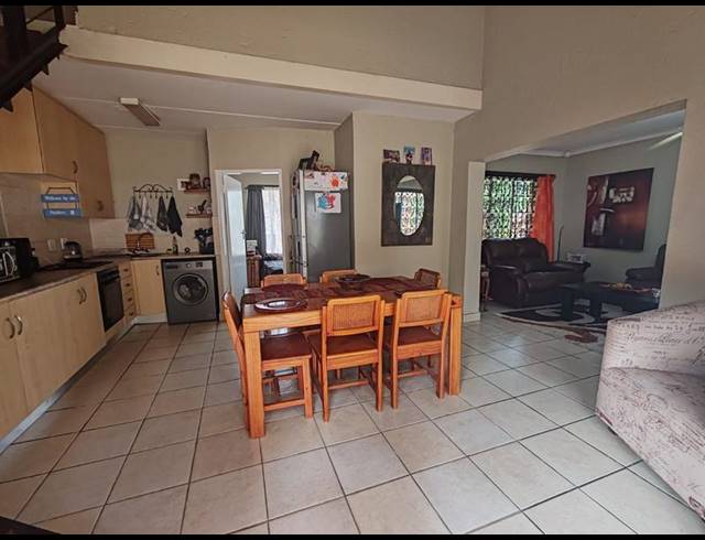 2 BEDROOM TOWNHOUSE FOR SALE IN ROOIHUISKRAAL NORTH